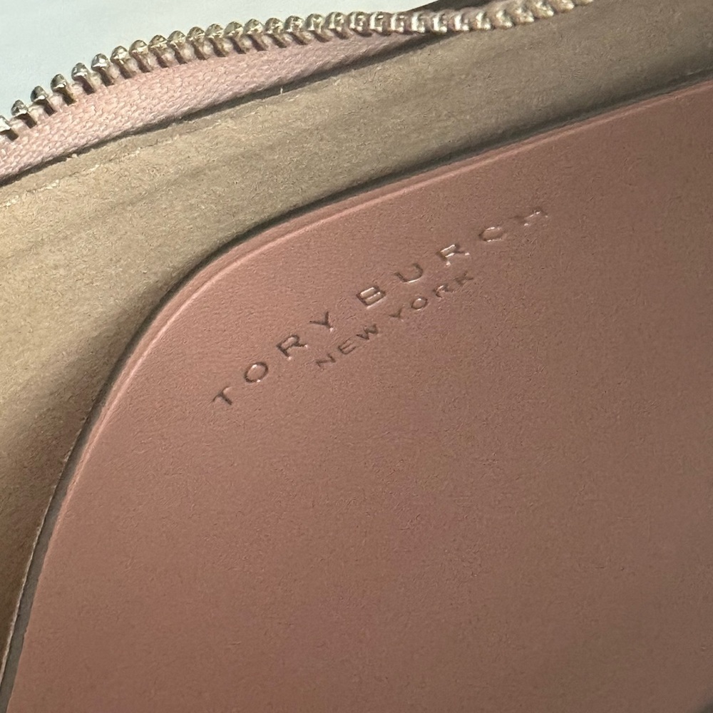 478$! Tory Burch - Thea Embossed Convertible Crossbody, Clay Pink - Picture 11 of 13
